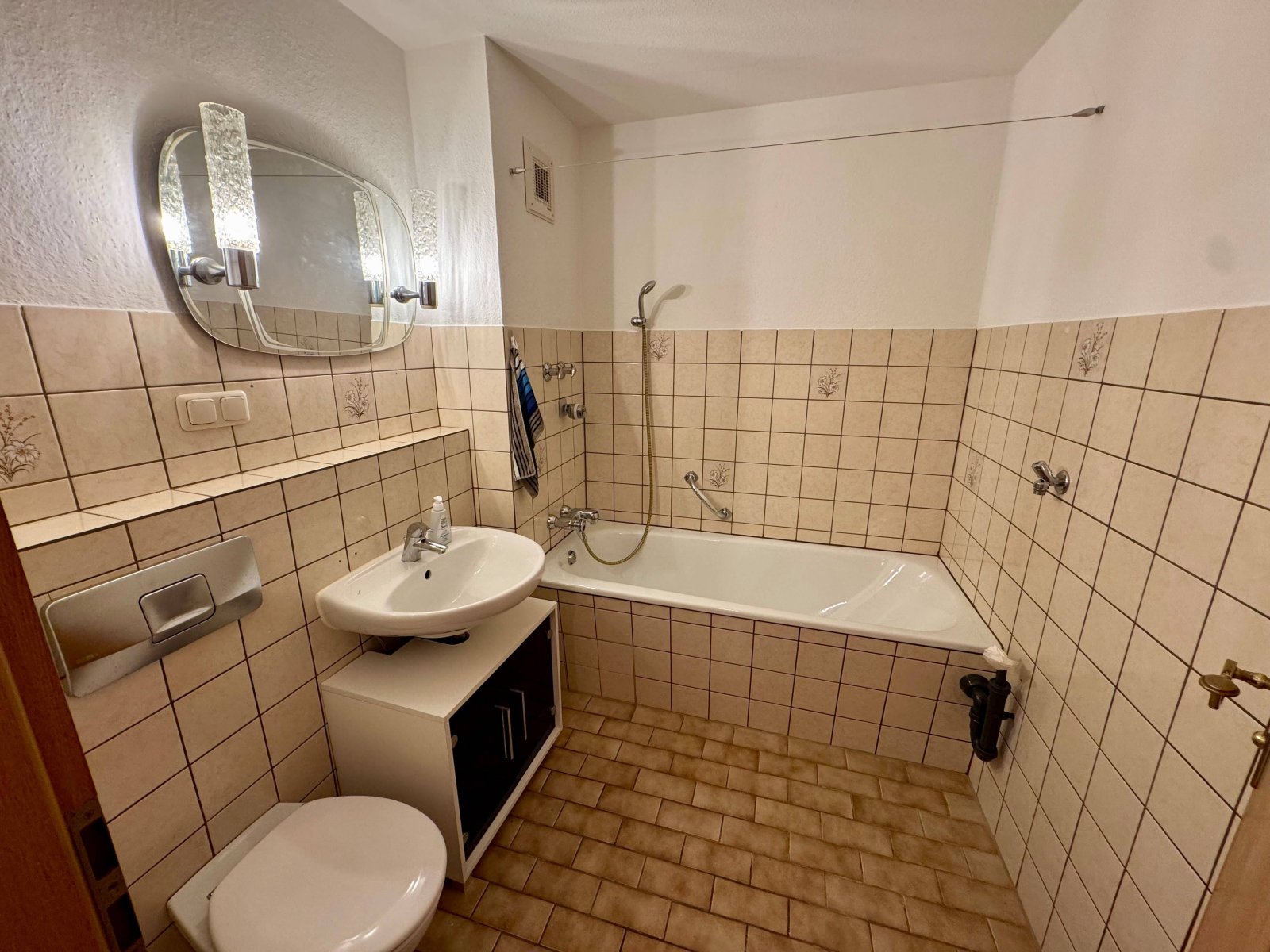 1,5-Zimmer-Eigentumswohnung mit Westbalkon & TG-Stelpllatz